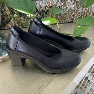 Never Worn Size 7 Dream Paris Comfort Heels